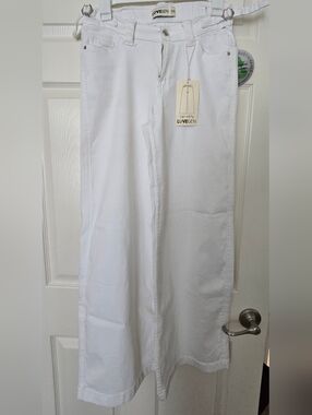 Lovegen Super Wide-Leg Jeans in White